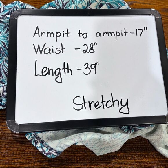 Gorgeous LuLaRoe Amelia floral short sleeve knee length dress - Picture 10 of 14